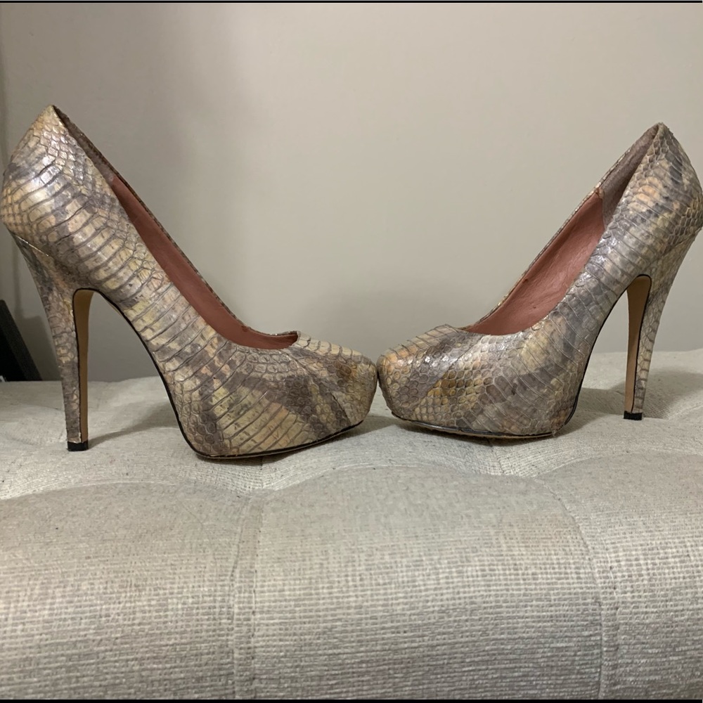 Vince Camuto Pumps
